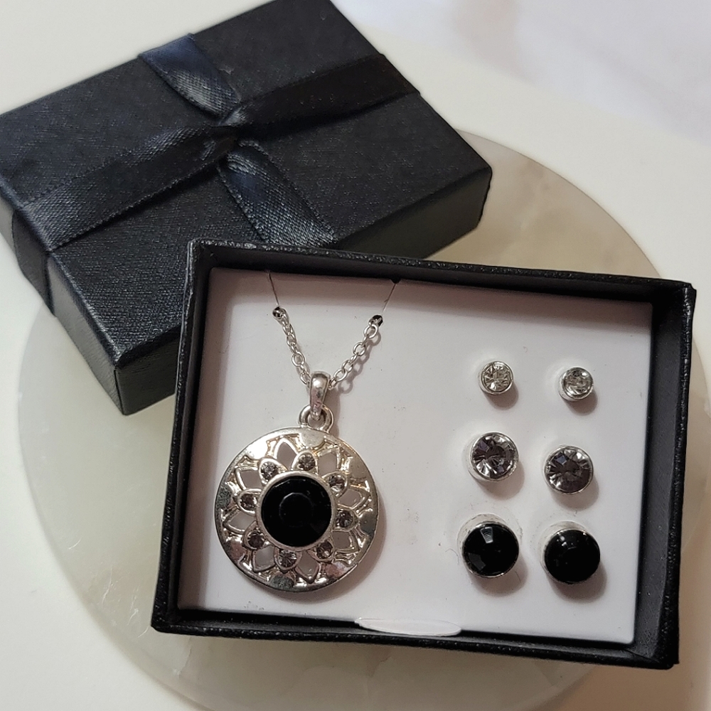 Color Delight 4-Piece Gift Set Black Necklace and Earrings Avon Sign SHA Flower
